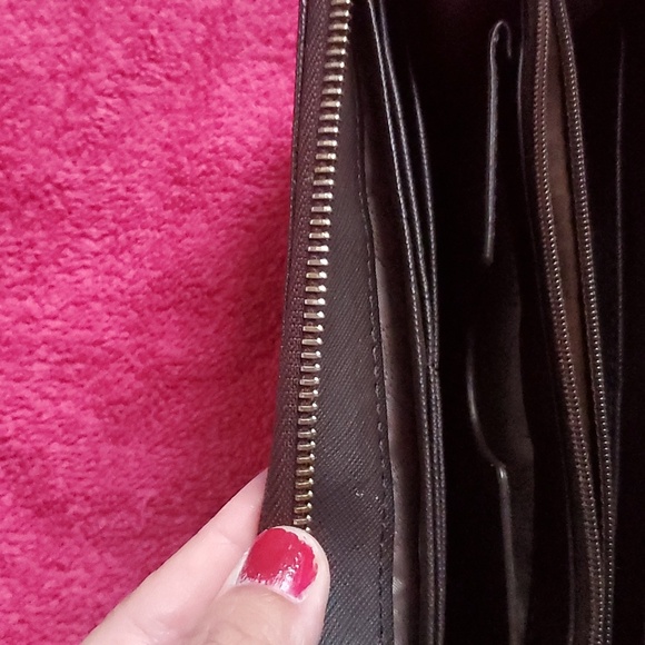 Michael Kors Wallet - Picture 9 of 10